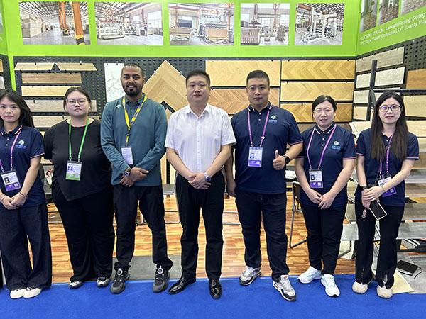 شركة Shandong Mingzun New Material Co., Ltd. تظهر بشكل مذهل في المعرض الدولي للأرضيات